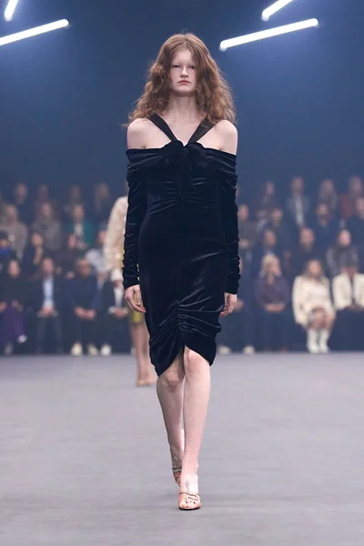 Look 18